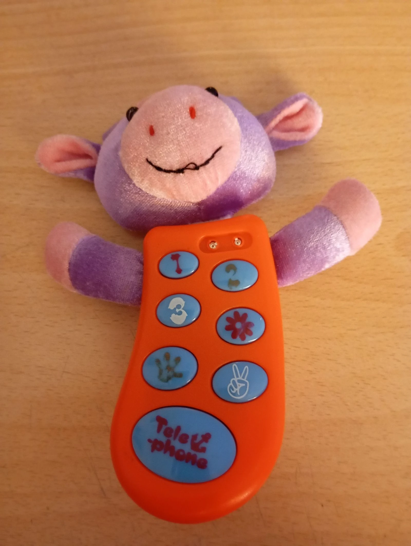 Teléfono interactivo de juguete para bebe.